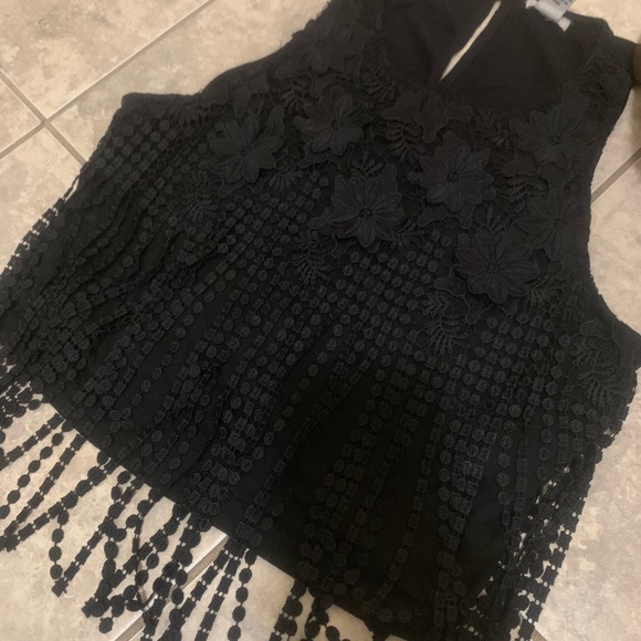 Black laces fringe crop top - Picture 2 of 7
